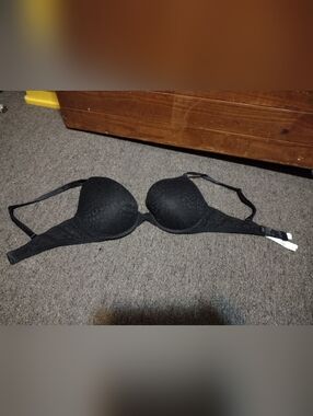 Victoria's Secret Black Lace Push-Up Bra Size 34D